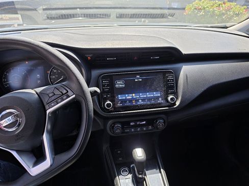 Used 2021 Nissan Kicks SV image 5