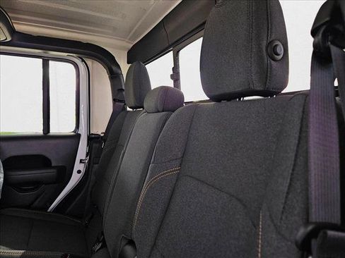 New 2025 Jeep Gladiator Sport image 15