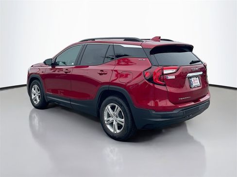 Used 2024 GMC Terrain SLE w/ Driver Convenience Package image 5