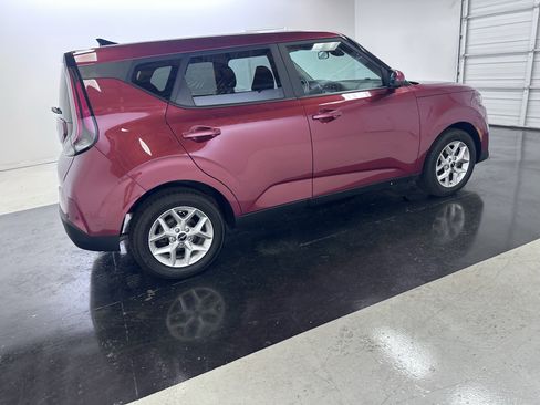 Used 2024 Kia Soul LX w/ Option Group 015 FWD image 16