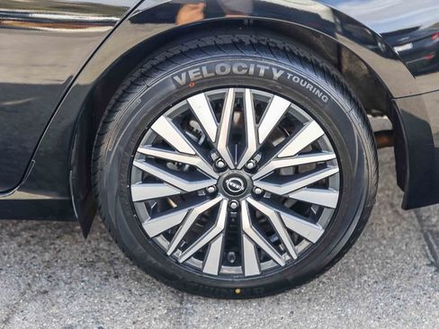 Used 2024 Nissan Altima 2.5 SV FWD image 8
