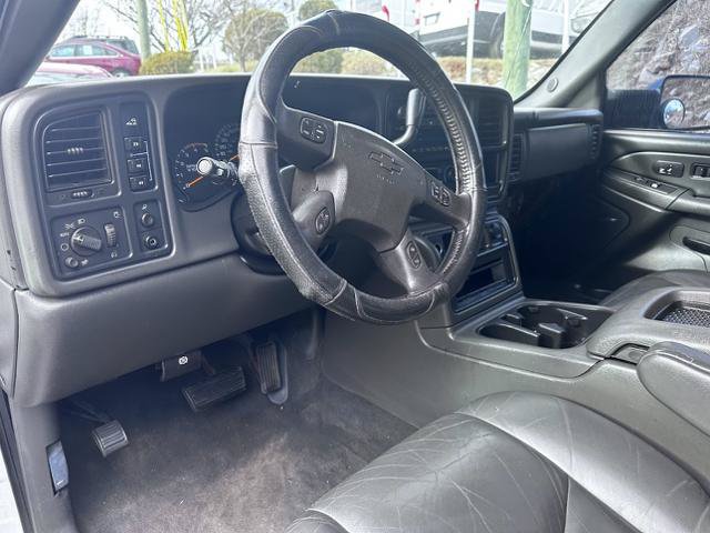 Used 2004 Chevrolet Silverado 2500 LT w/ Heavy-Duty Power Package AWD/4WD image 5