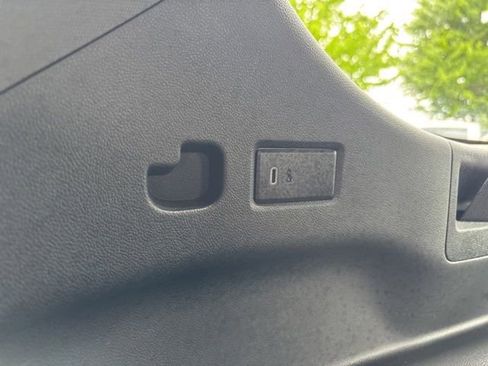 Used 2022 Chevrolet Suburban LS AWD/4WD image 44