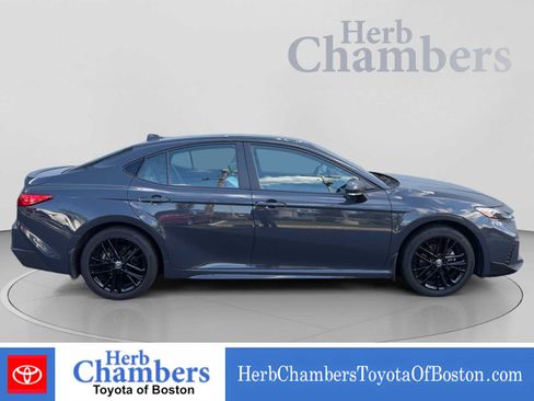 Used 2025 Toyota Camry SE AWD/4WD image 13