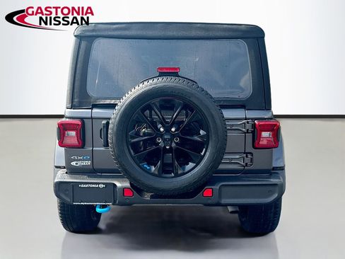 Used 2022 Jeep Wrangler Unlimited Sahara w/ Cold Weather Group AWD/4WD image 7