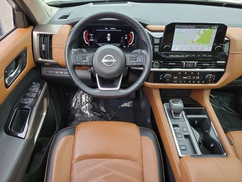 Used 2023 Nissan Pathfinder Platinum image 18