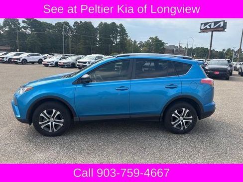 Used 2018 Toyota RAV4 LE FWD image 2