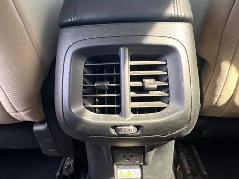 Used 2015 Jeep Cherokee Latitude FWD image 25