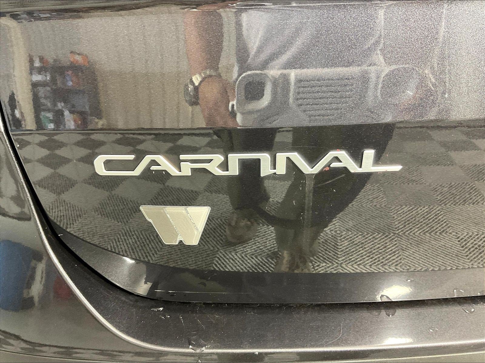 Used 2023 Kia Carnival LX FWD image 23