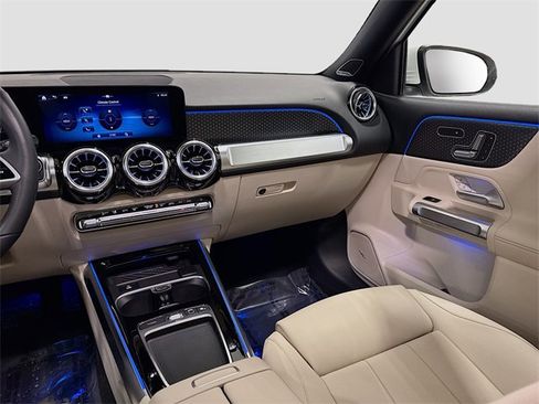 Certified 2025 Mercedes-Benz GLB 250 4MATIC image 24