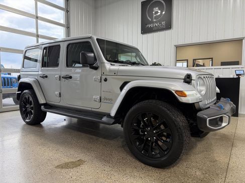 Used 2023 Jeep Wrangler Unlimited Sahara w/ Cold Weather Group image 43
