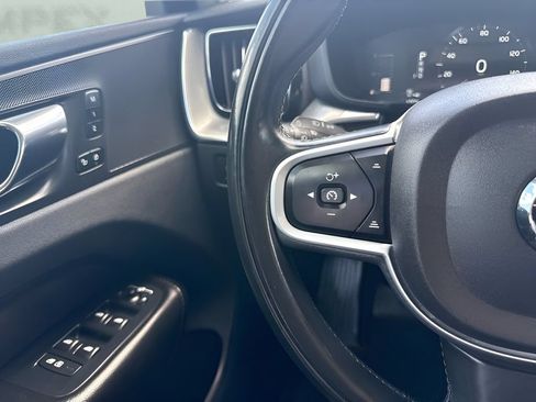 Used 2019 Volvo XC60 T6 Momentum w/ Premium Package AWD/4WD image 16