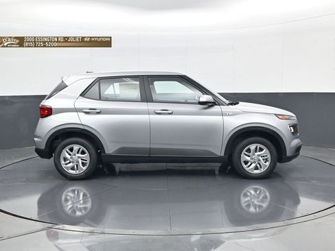 New 2026 Hyundai Venue SE FWD image 4