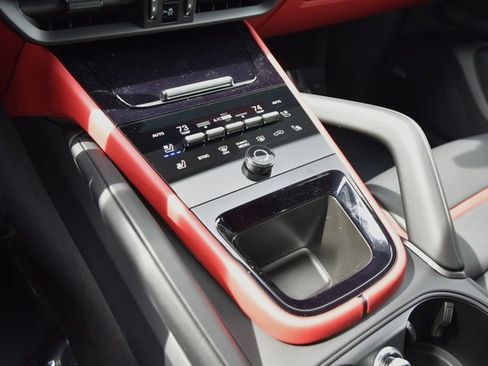 Certified 2025 Porsche Cayenne image 35