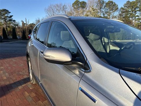 Used 2022 Honda CR-V Touring image 19