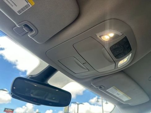 Used 2024 Chrysler Pacifica Limited FWD image 30