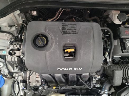 Used 2017 Hyundai Elantra SE image 30