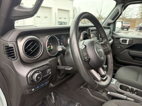 Used 2023 Jeep Wrangler Unlimited w/ Cold Weather Group image 21