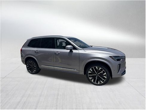 New 2026 Volvo XC90 B6 Plus w/ Protection Package Premier image 3
