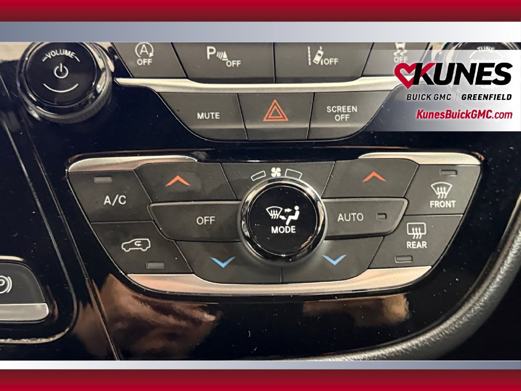 Used 2025 Chrysler Pacifica Select FWD image 28