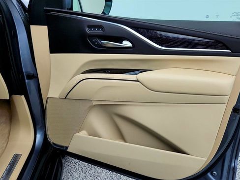 Used 2021 Cadillac Escalade ESV Premium Luxury image 29