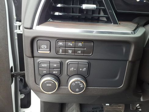 Used 2025 Chevrolet Tahoe LT AWD/4WD image 32