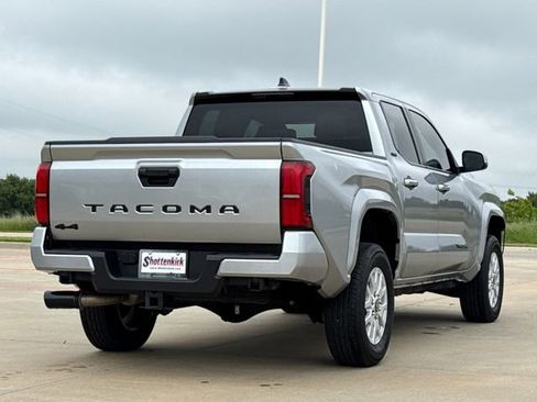 Used 2024 Toyota Tacoma SR5 AWD/4WD image 9