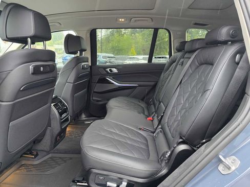 Used 2025 BMW X7 xDrive40i w/ Premium Package image 17