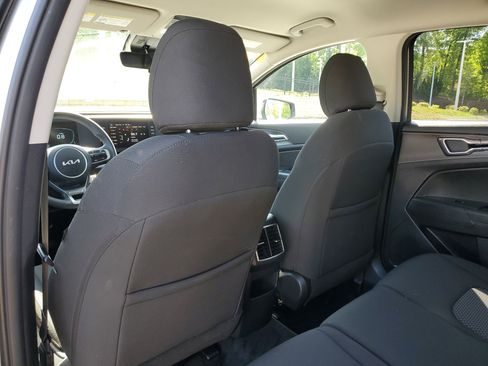 Used 2025 Kia Sportage LX FWD image 10