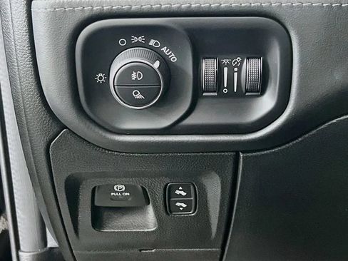 Used 2025 RAM 1500 Limited AWD/4WD image 11