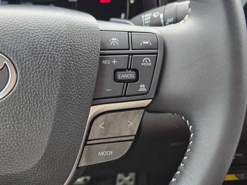 Used 2025 Toyota Camry SE w/ Convenience Package FWD image 28