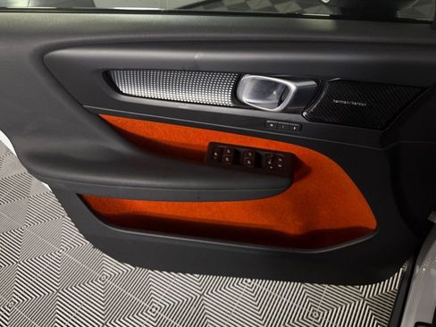 Used 2019 Volvo XC40 T5 R-Design image 26