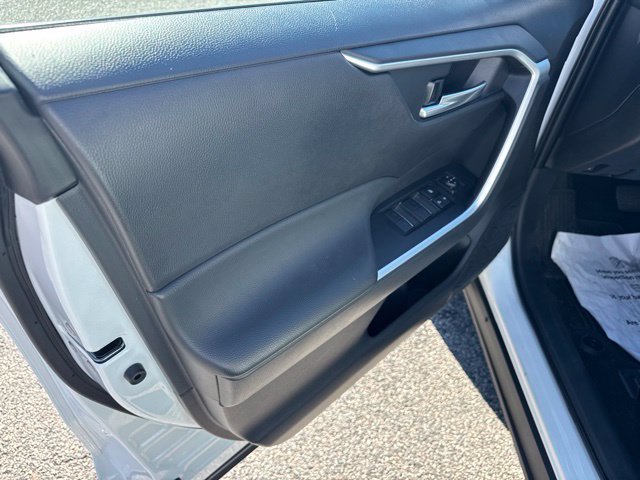 Used 2025 Toyota RAV4 XLE AWD/4WD image 12