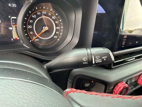 Used 2024 Jeep Gladiator Rubicon w/ Technology Group AWD/4WD image 29