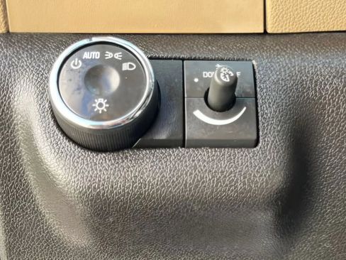 Used 2012 Chevrolet Traverse LTZ FWD image 35