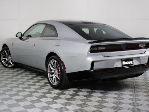 Used 2025 Dodge Charger Daytona Scat Pack w/ Track Pack AWD/4WD image 2