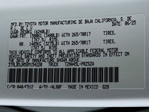 Certified 2025 Toyota Tacoma TRD Off-Road AWD/4WD image 16