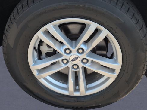 Used 2023 Ford Explorer XLT RWD image 37
