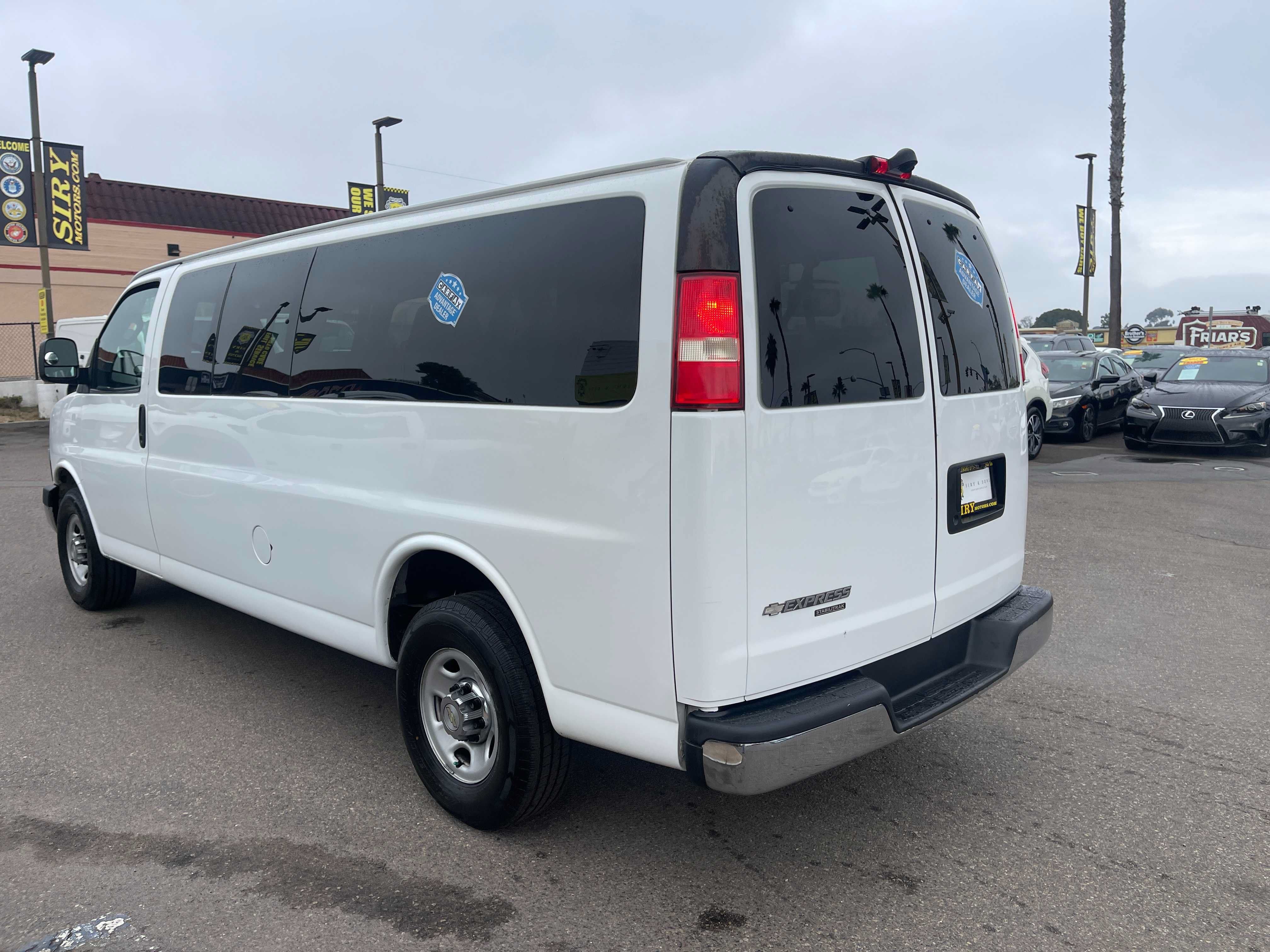 Used 2016 Chevrolet Express 3500 LT w/ LT Preferred Equipment Group RWD image 4
