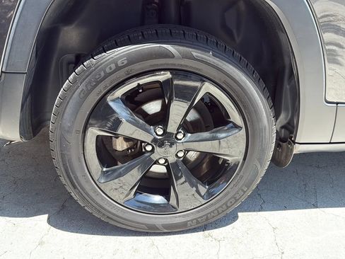 Used 2017 Jeep Cherokee Sport w/ Cold Weather Group FWD image 45