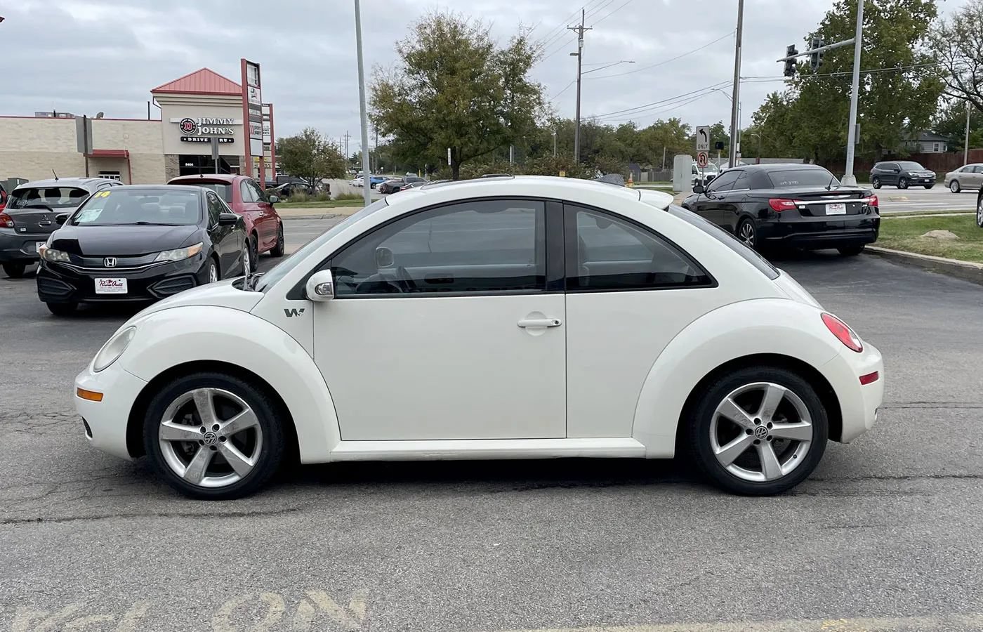 Used 2008 Volkswagen Beetle SE FWD image 3