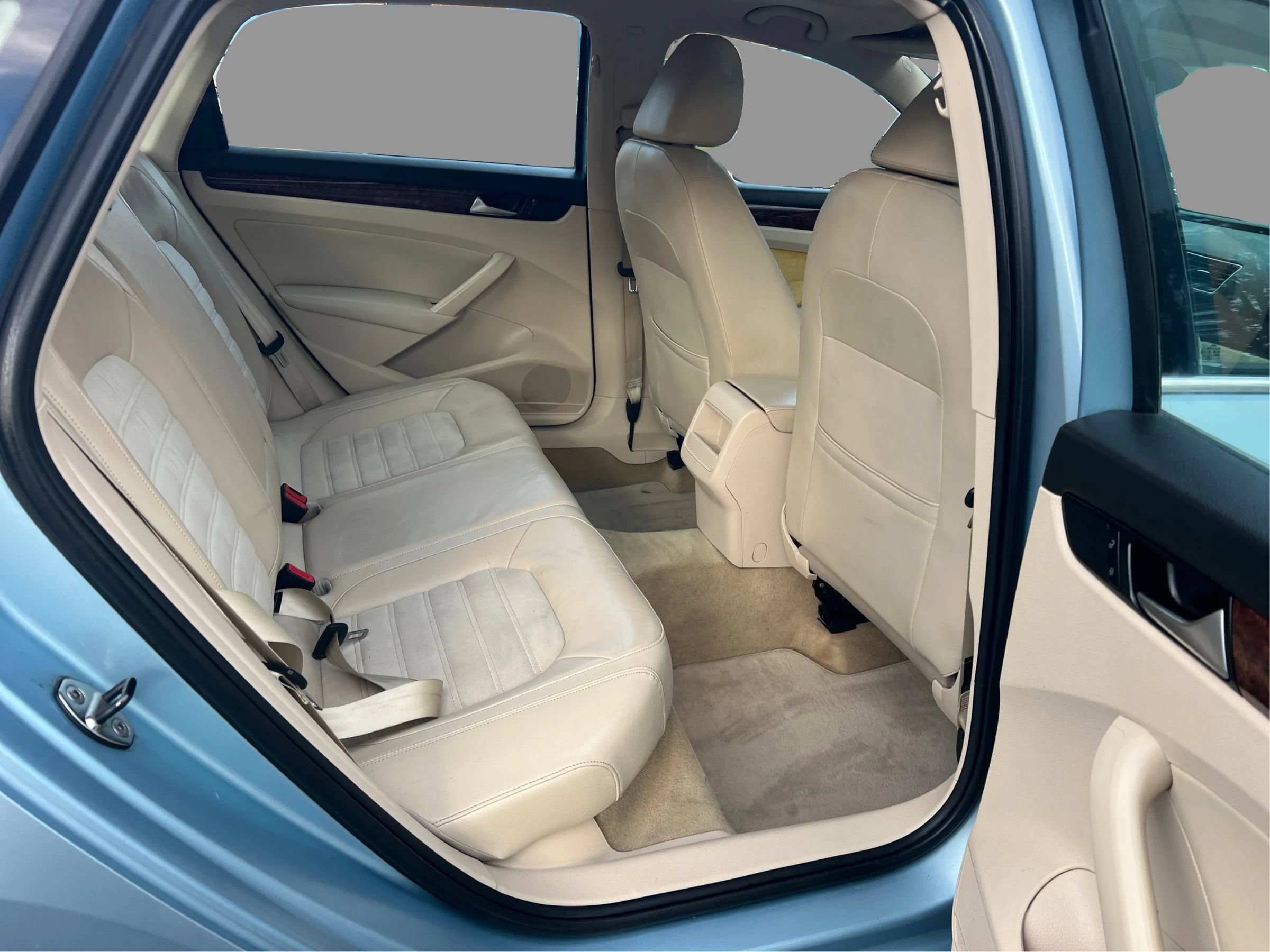 Used 2012 Volkswagen Passat TDI SEL Premium FWD image 27