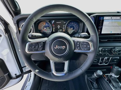 Used 2026 Jeep Wrangler Unlimited Sahara AWD/4WD image 11