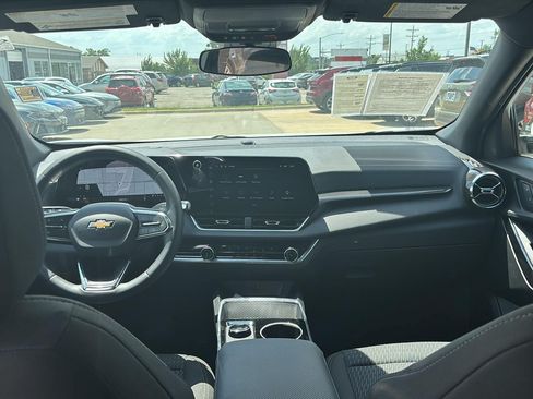 Used 2026 Chevrolet Equinox LT FWD image 7