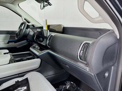 New 2026 Ford Expedition Platinum w/ Platinum Ultimate Package AWD/4WD image 32