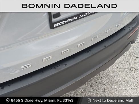 Used 2022 Kia Sorento S image 5