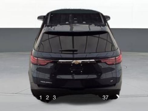 Used 2023 Chevrolet Traverse LT FWD image 4