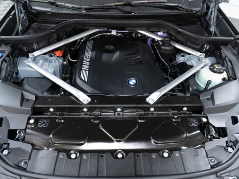 New 2026 BMW X5 xDrive40i w/ M Sport Package AWD/4WD image 9