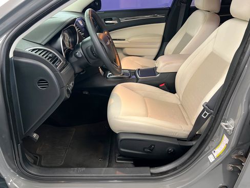 Used 2018 Chrysler 300 Touring w/ Sport Appearance Package RWD image 17