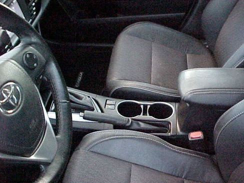 Used 2015 Toyota Corolla S FWD image 21